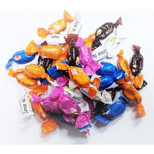 Жевательные конфеты LOVE IS Микс вкусов с жидким центром 4гр